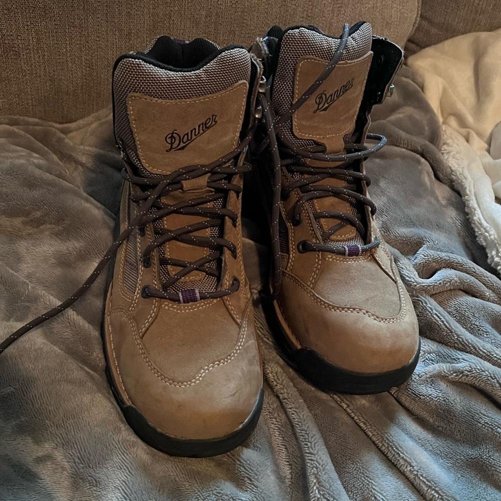 Danner rebel rock 5.5in tan/lavender hiking boots